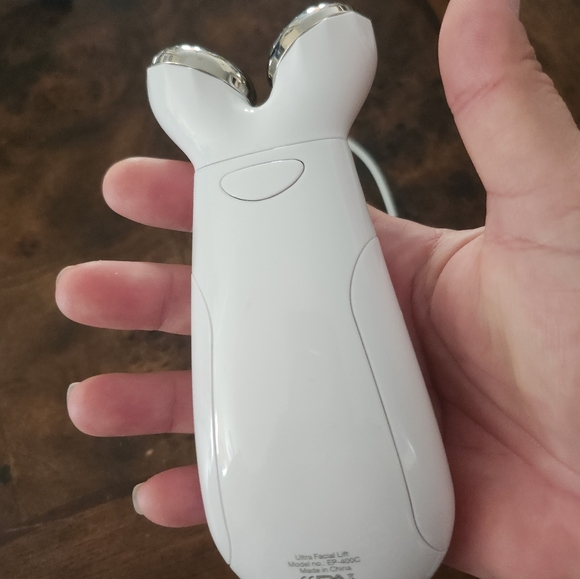 Nuovaluce Anti Aging Microcurrent  - Picture 3 of 5